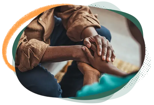 Dos personas tomadas de la mano